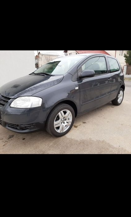 Volkswagen fox este versiune de  mașină in două uși si nu există cu 4