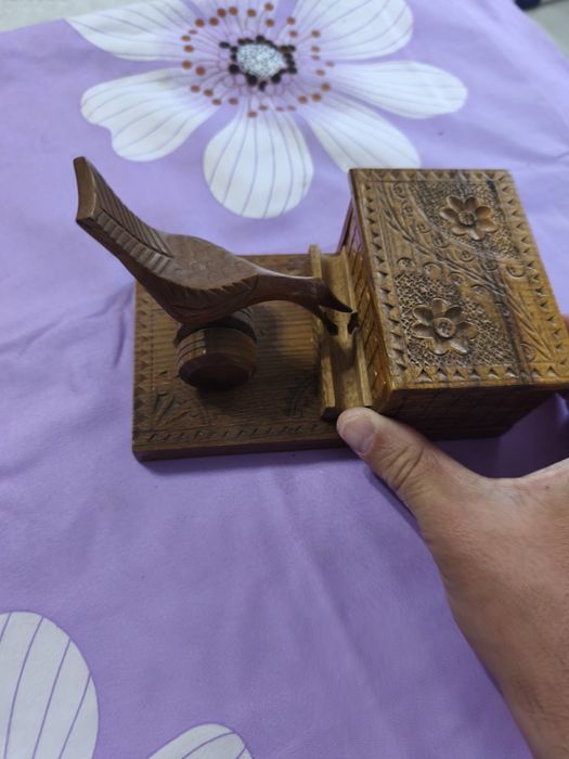 Tabachera lemn sculptat