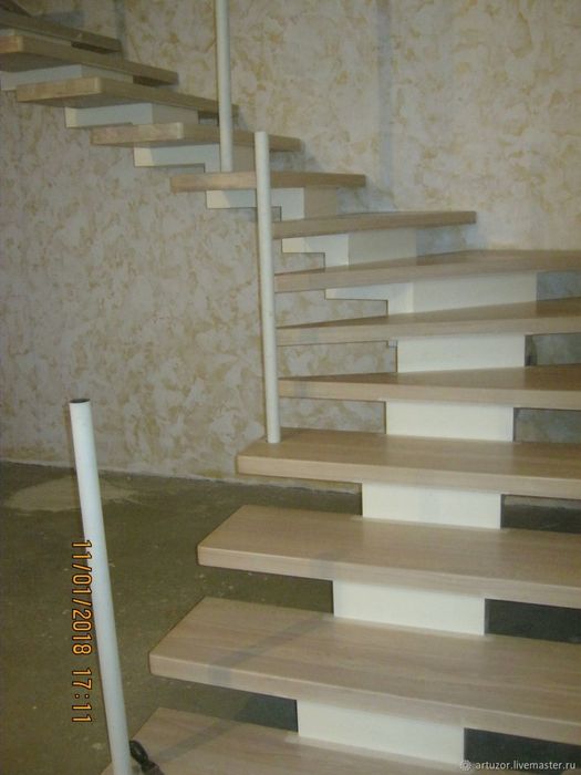 Лестница парящая консольная