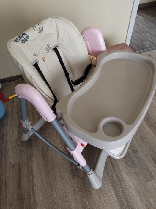 Столче за хранене момиче