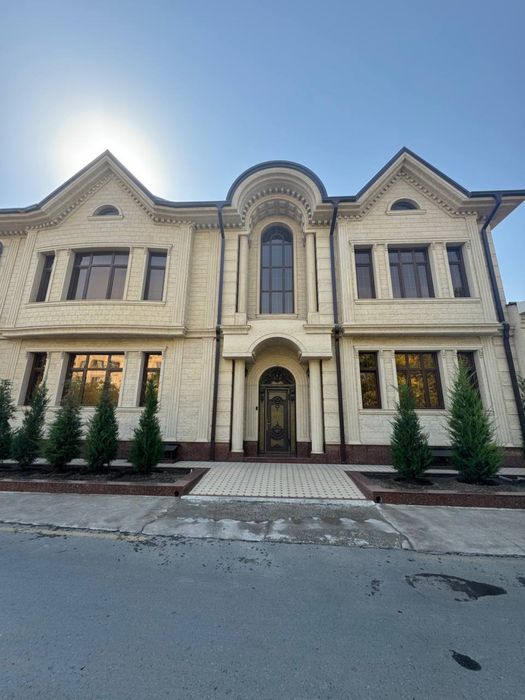 Уникальный новый дом.