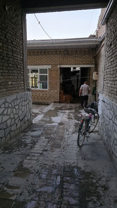 Хатирчи центрда уй сотилади