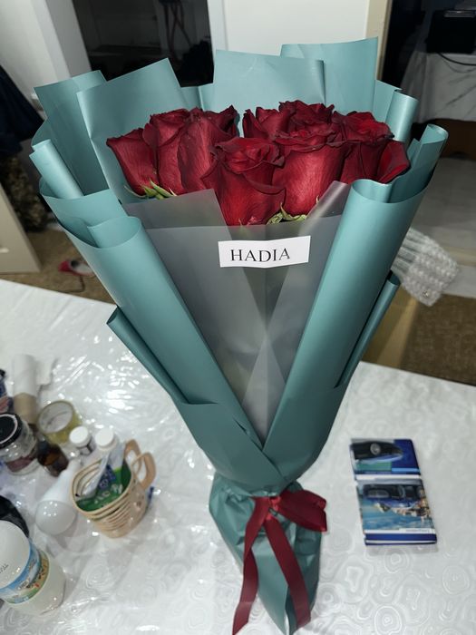 Цветы, красные розы!