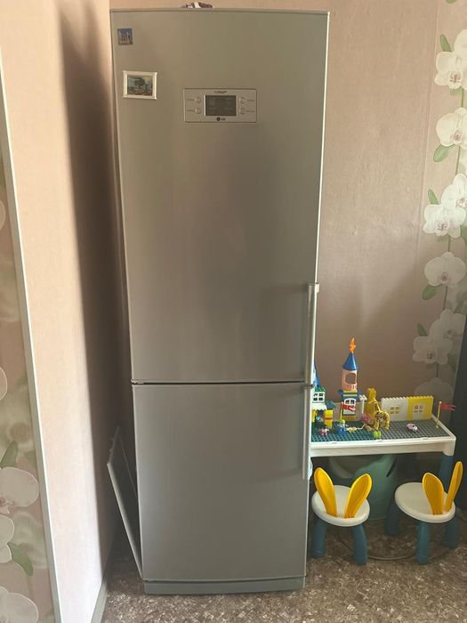 Продам холодильник LG серого цвета