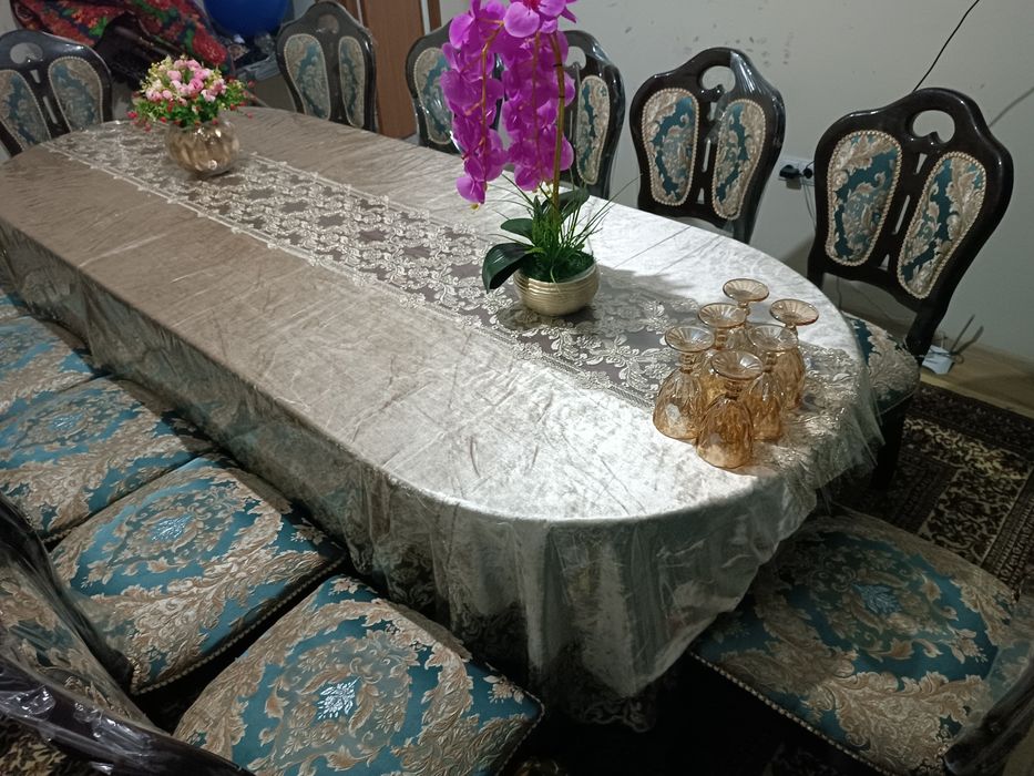 Хаммаси 10 млн. 12 кишилик стол стул, 2 та спальня ва диван арзон нар