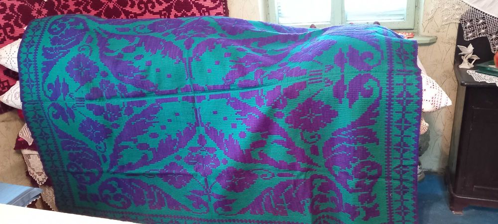 Vând coverturi - ,, lipideu ,, din lână țesute manual  - 1250 lei neg,