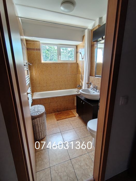 Închiriez apartament cu 2 camere + loc de parcare
