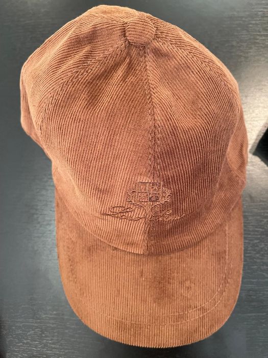 Sapca Loro Piana  material raiat sau  in  sau poliester