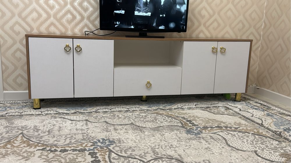 Спвлный гарнитур и комод под телевизор