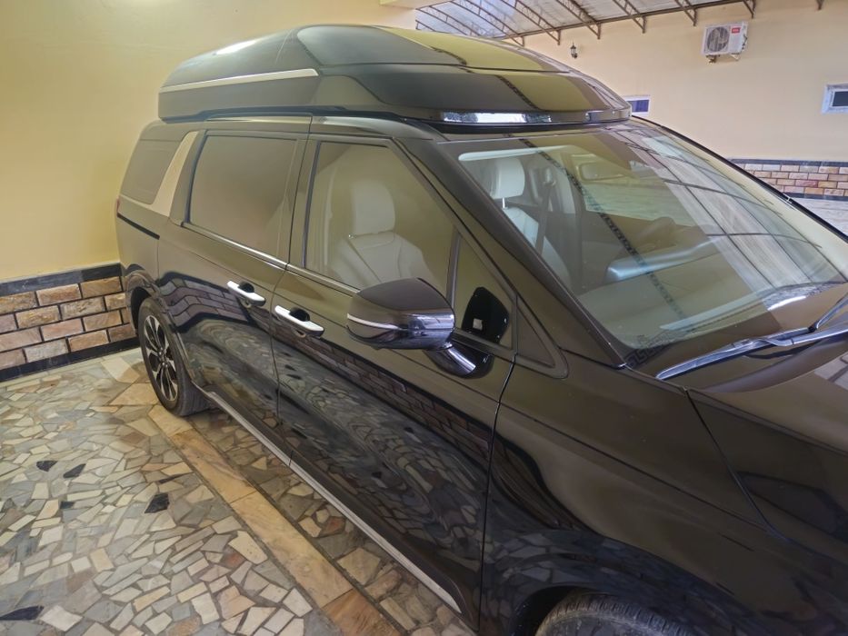 Kia carnival Hi limusine