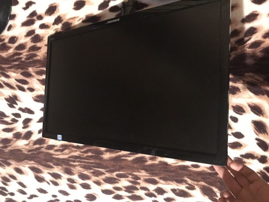 Monitor samsung / Phillips 24 inchi