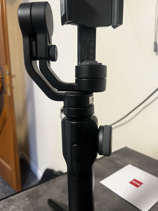 Gimbal Zhiyun Smooth 4 – NOU, primit cadou (nefolosit absolut deloc)
