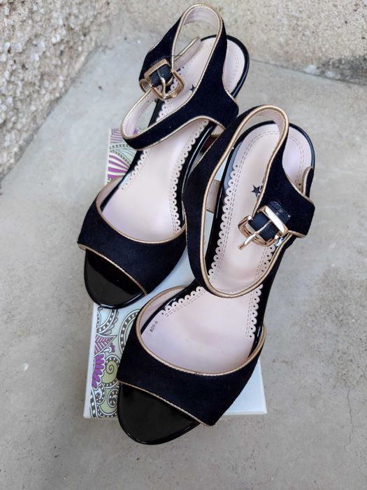 Елегантни сандали с висок ток