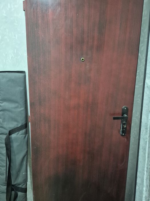 Продам входную дверь