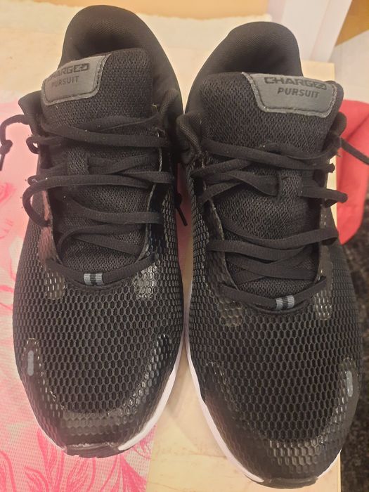 Vând adidasi Under Armour