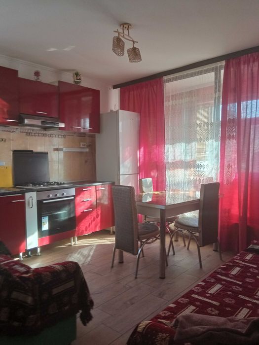 Închiriez apartament