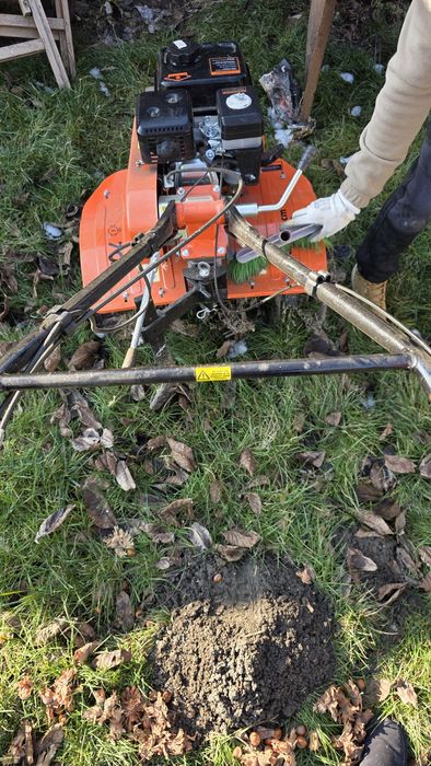 Vând motosapă    ..