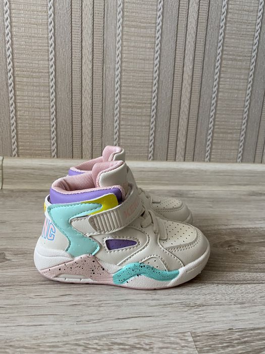 Продам обувь детскую