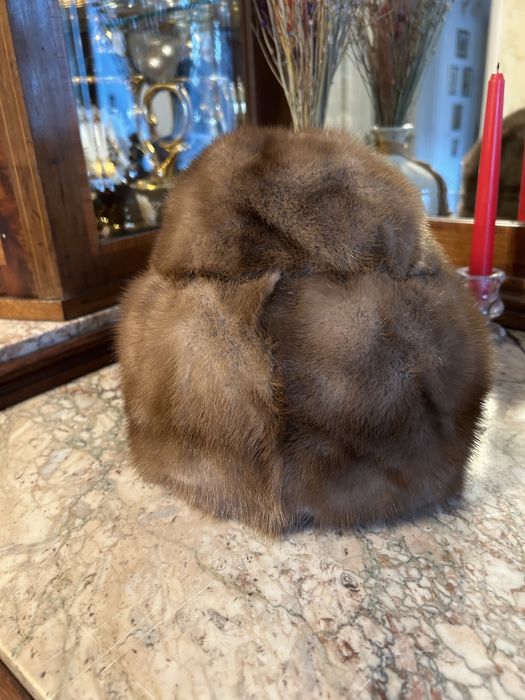 Caciula blana de vizon