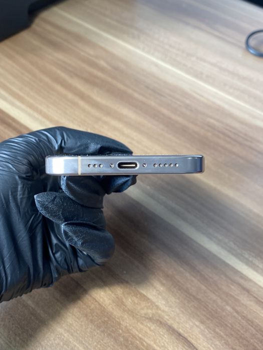 iPhone 16 Pro• 128 GB •Desert Titanium