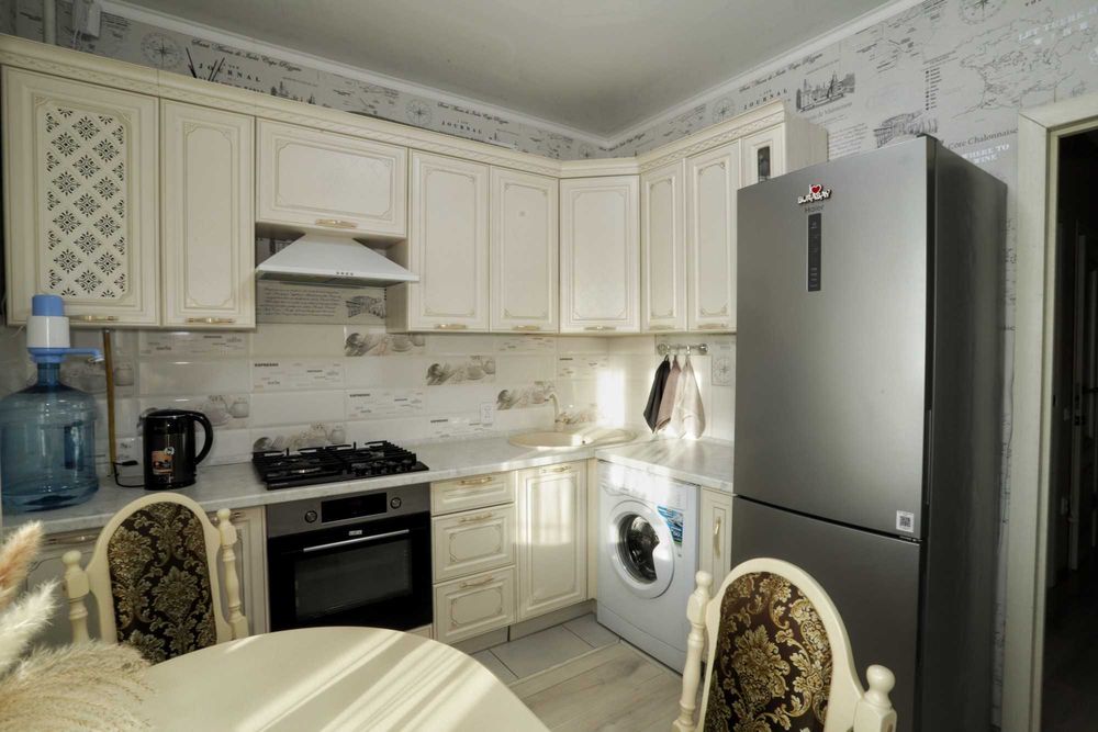 Продаётся 1-комнатная квартира в новом кирпичном доме, 8 микрорайон