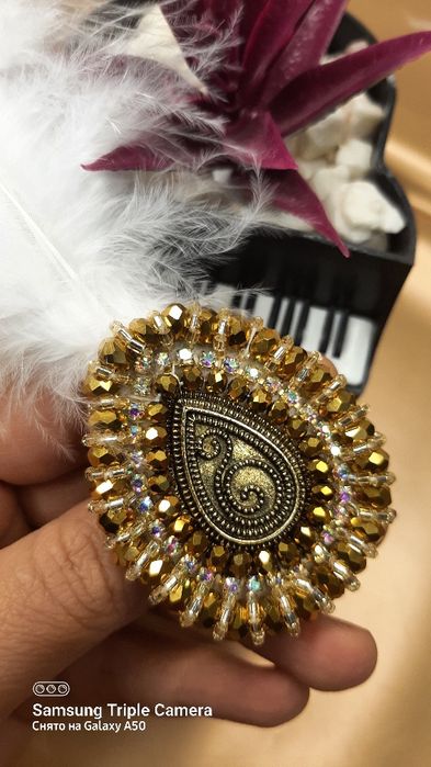 Үкілі заколка (брошь)