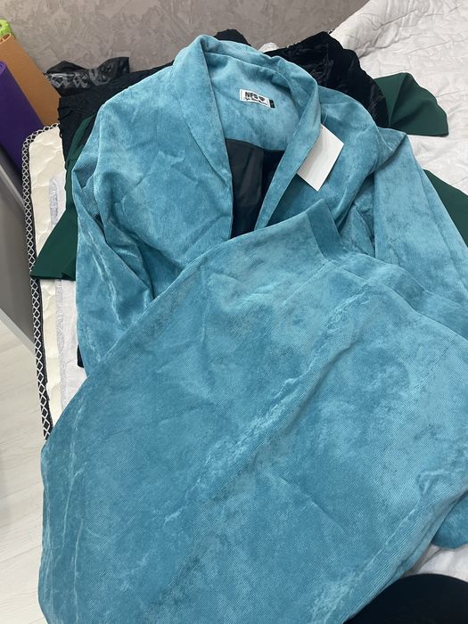 Продам платья новые