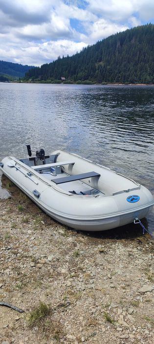 vând barca  Future wave gonflabila 12 persoane 4.2 m