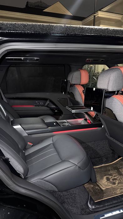 Sotiladi Range Rover SV