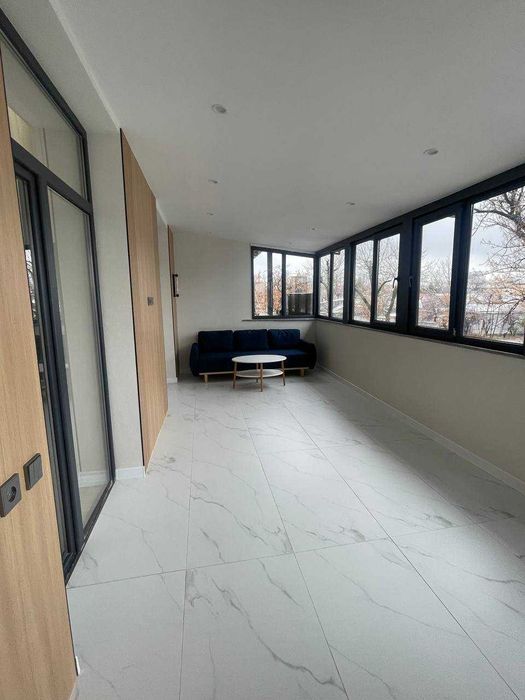 Сдается на ул Кичик-бешагач 3-х комнатная квартира ЖК Хонсарой