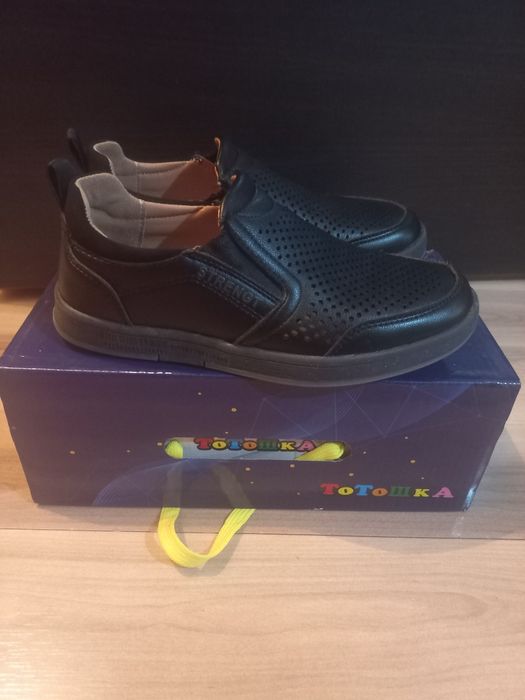 Продам детскую обувь на мальчика и на девочку