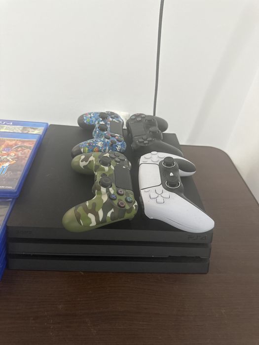 Salut cand ps 4 pro cu 4 manete+9 jocuri