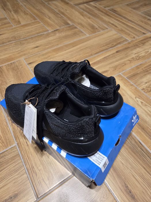 Adidas Swift run  42 2/3