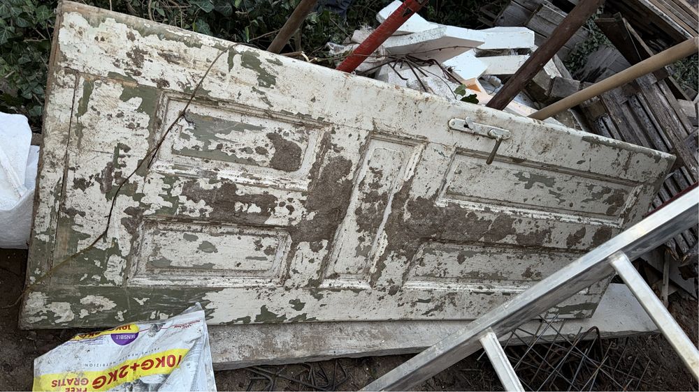 Vand usi foi si de usi cladire istorica lemn masiv