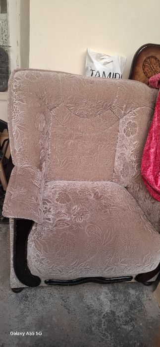 Деван 2та кресло сотилади