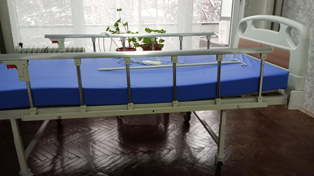 Продаваме болнично легло