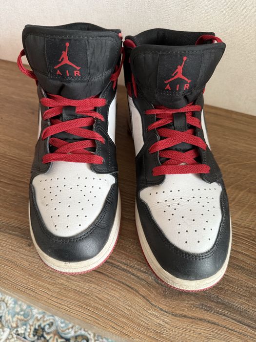 Кроссовки Nike Air Jordan 1 Mid
