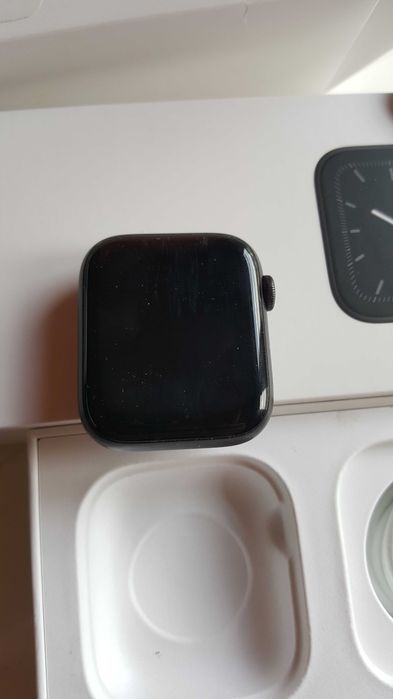 Apple Watch 5 GPS 44mm, като нов!