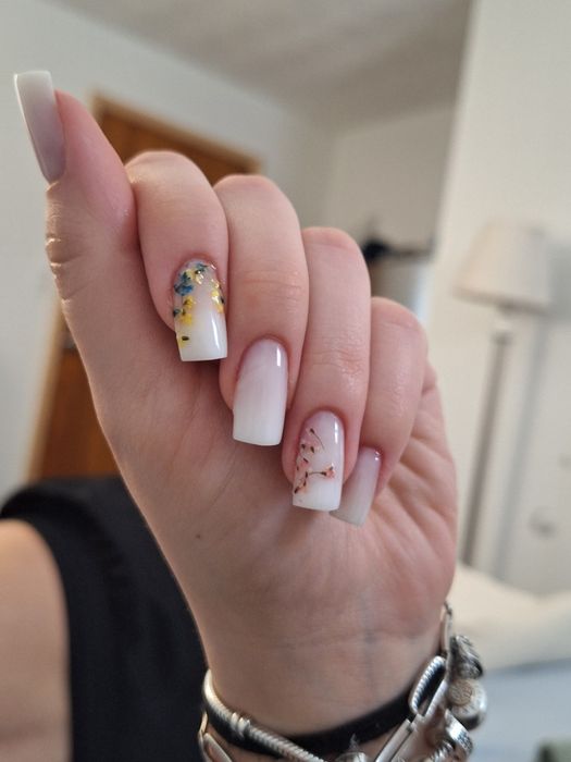 Manichiura iasi-unghii cu gel sau semi