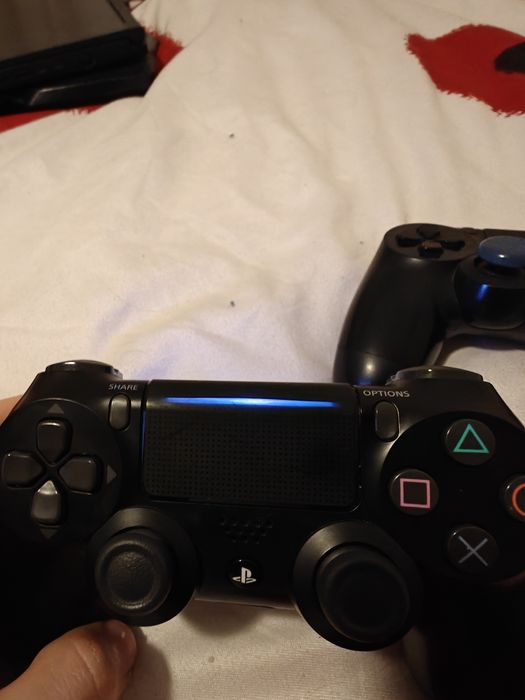 Vând Controllere ps4
