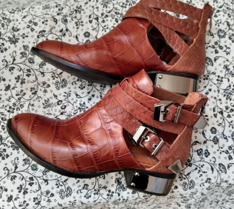 Шикозни обувки на Jeffery Cambell