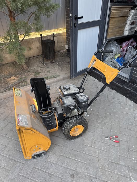 Снегоуборшик продою