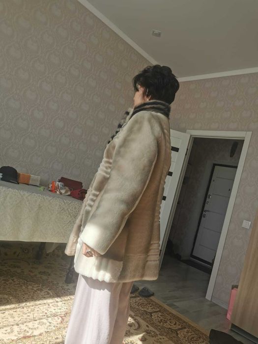 Продаю мутоновую,  белую шубу