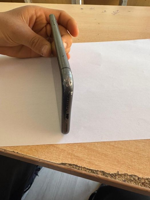 Продам айфон 11