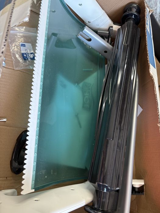 Dispenser de perete pentru lavete industriale Tork