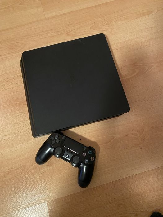 Продавам ps 4 - 140 евро