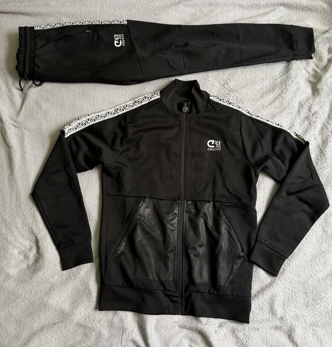 Екип на Cruyff- горница и долница