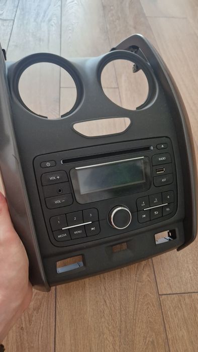 Radio plus plansa de bord dacia duster 2016