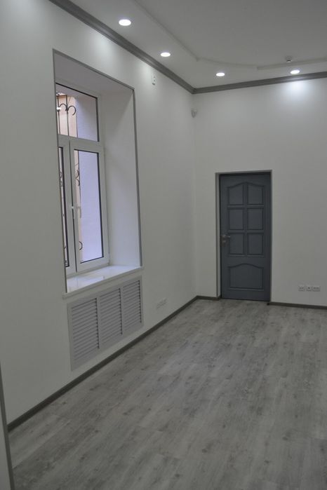 СДАЁТСЯ ОФИС в центре города 1200 у.е договорная