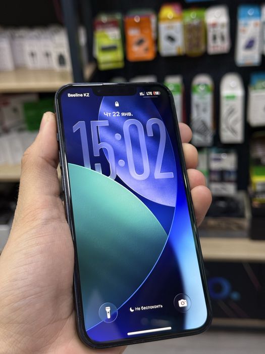 продам IPhone 13